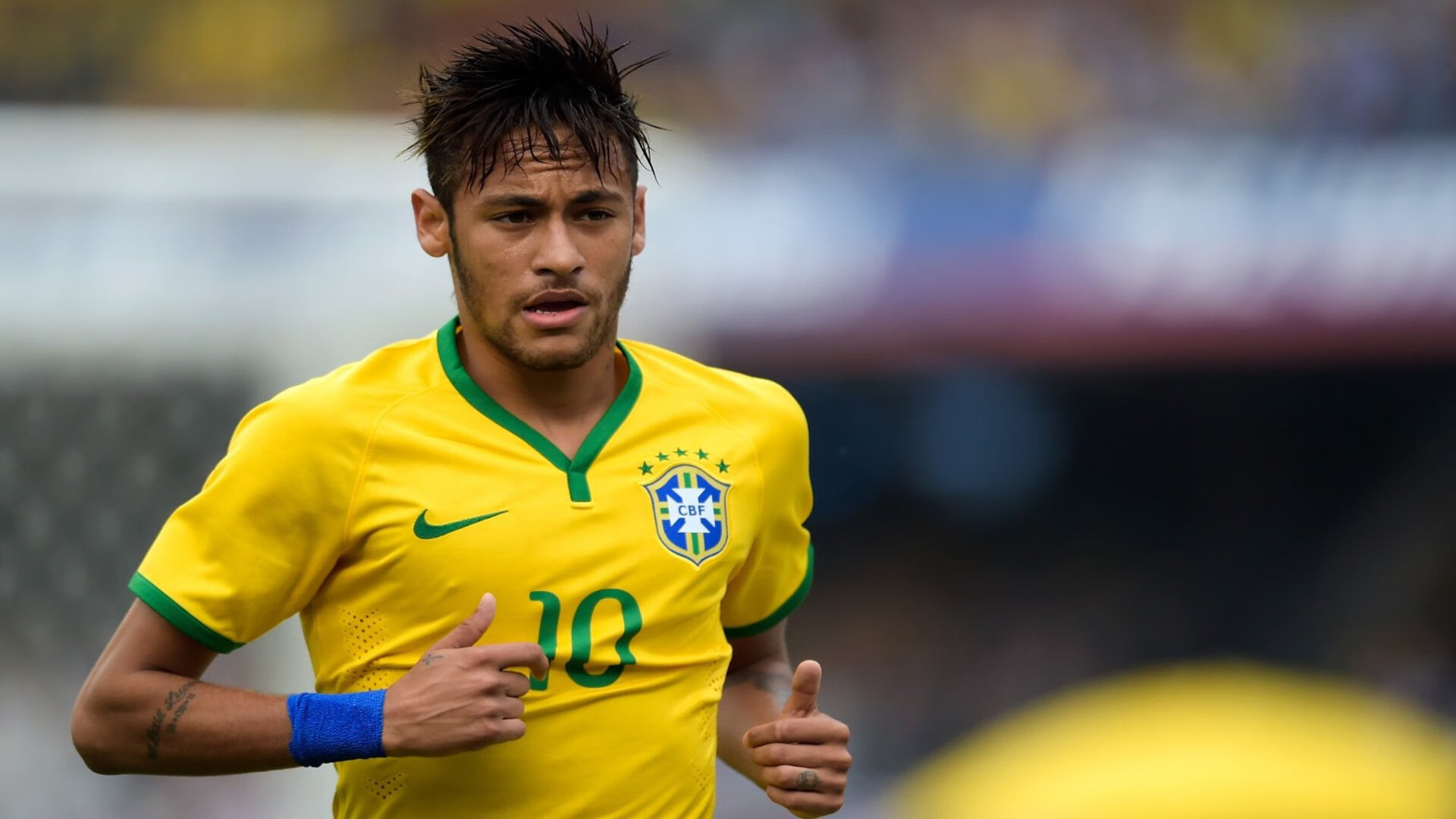 欧洲足球联赛争冠局势愈发紧张，多支球队紧追榜首，欧洲足球主流联赛